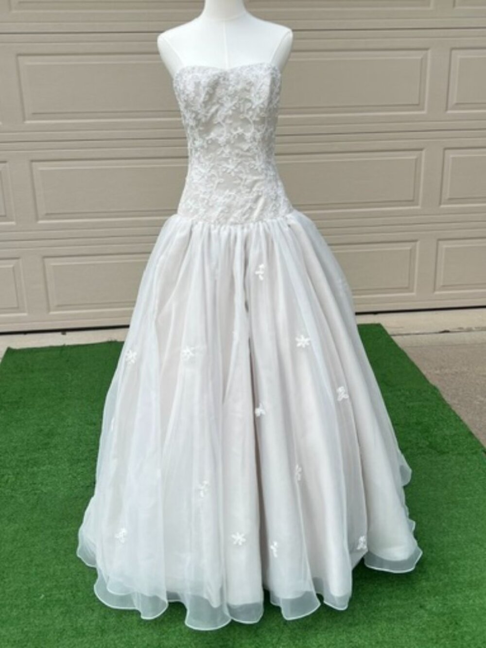 NWT Maggie Sottero Wedding Gown – Oyster – Organza- Strapless-Size 10